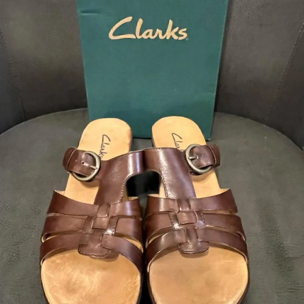 Clark’s Brown Leather Sandals Size 10 M Great Condition